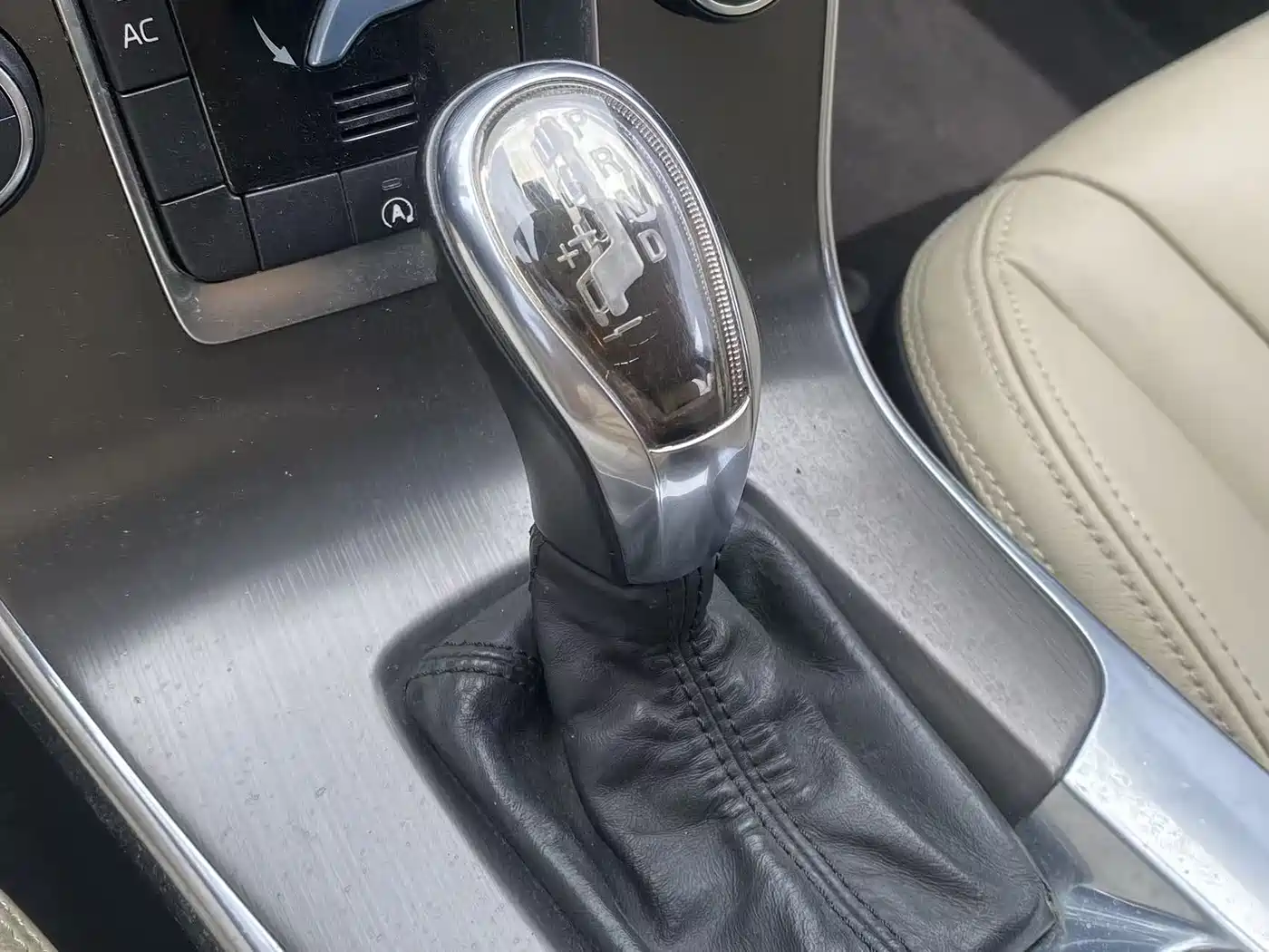 Фото 26 - Volvo V60
