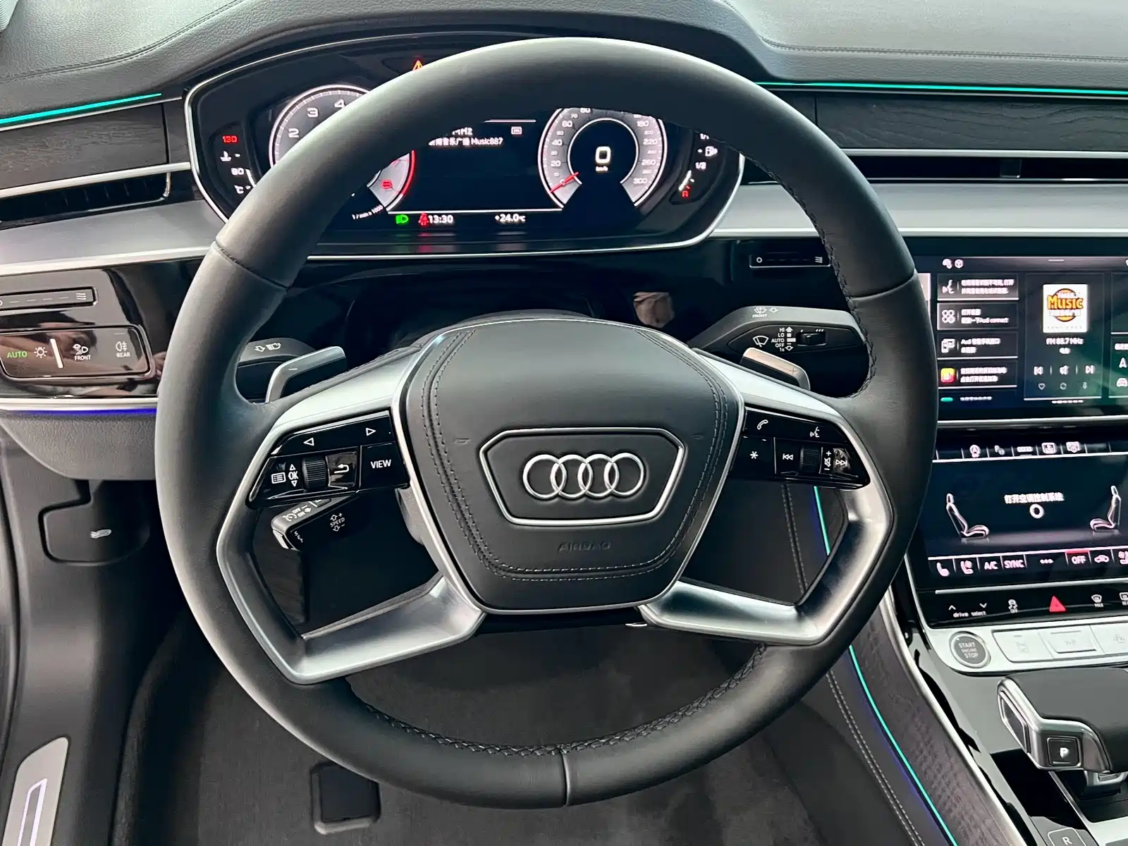 Photo 15 - Audi A8