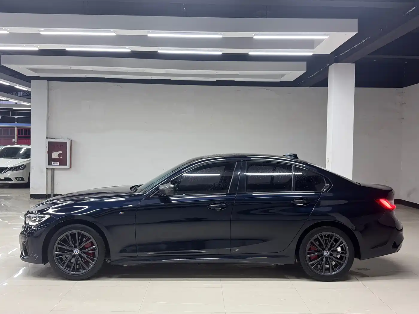 BMW 3 Series 2021 325i M Sport Night Edition фото 4