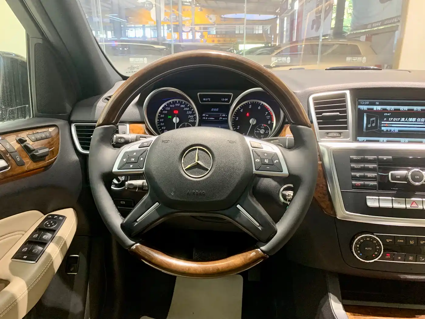 Mercedes-Benz M-Class 2015 ML 400 4MATIC Luxury фото 10