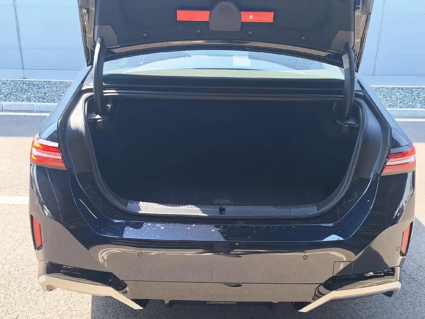 BMW i5 2024 eDrive 35L Premium Model M Sport Package фото 13