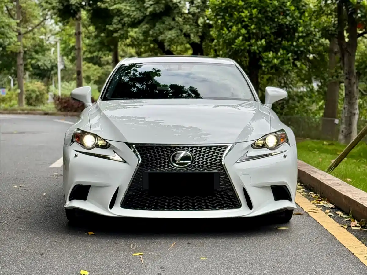 Lexus IS 2013 250 F SPORT фото 3