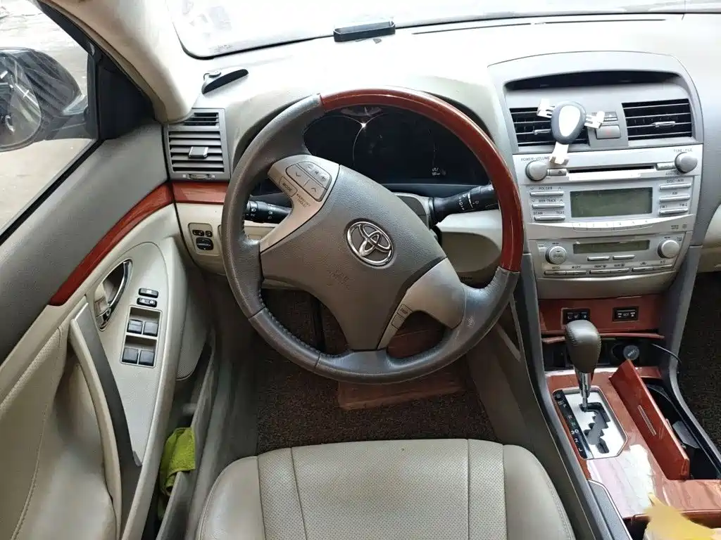 Фото 3 - Toyota Camry