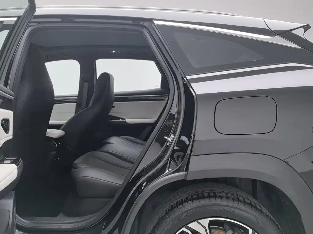 Фото 15 - Geely Galaxy Galaxy L7