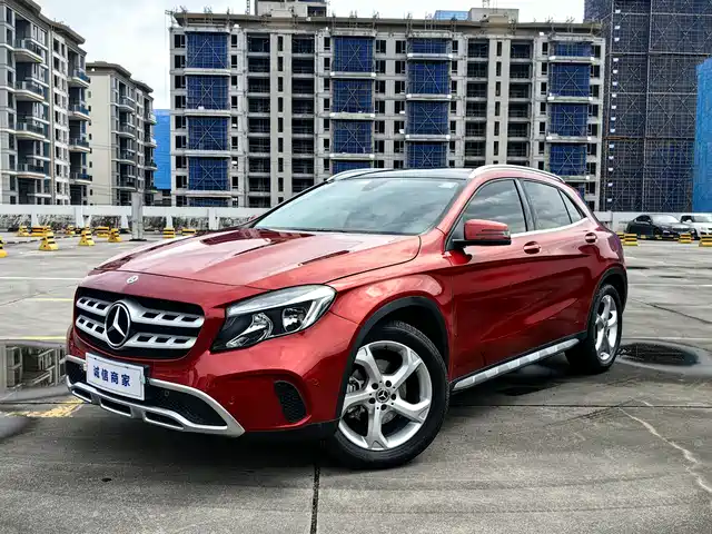 MERCEDES-BENZ GLA