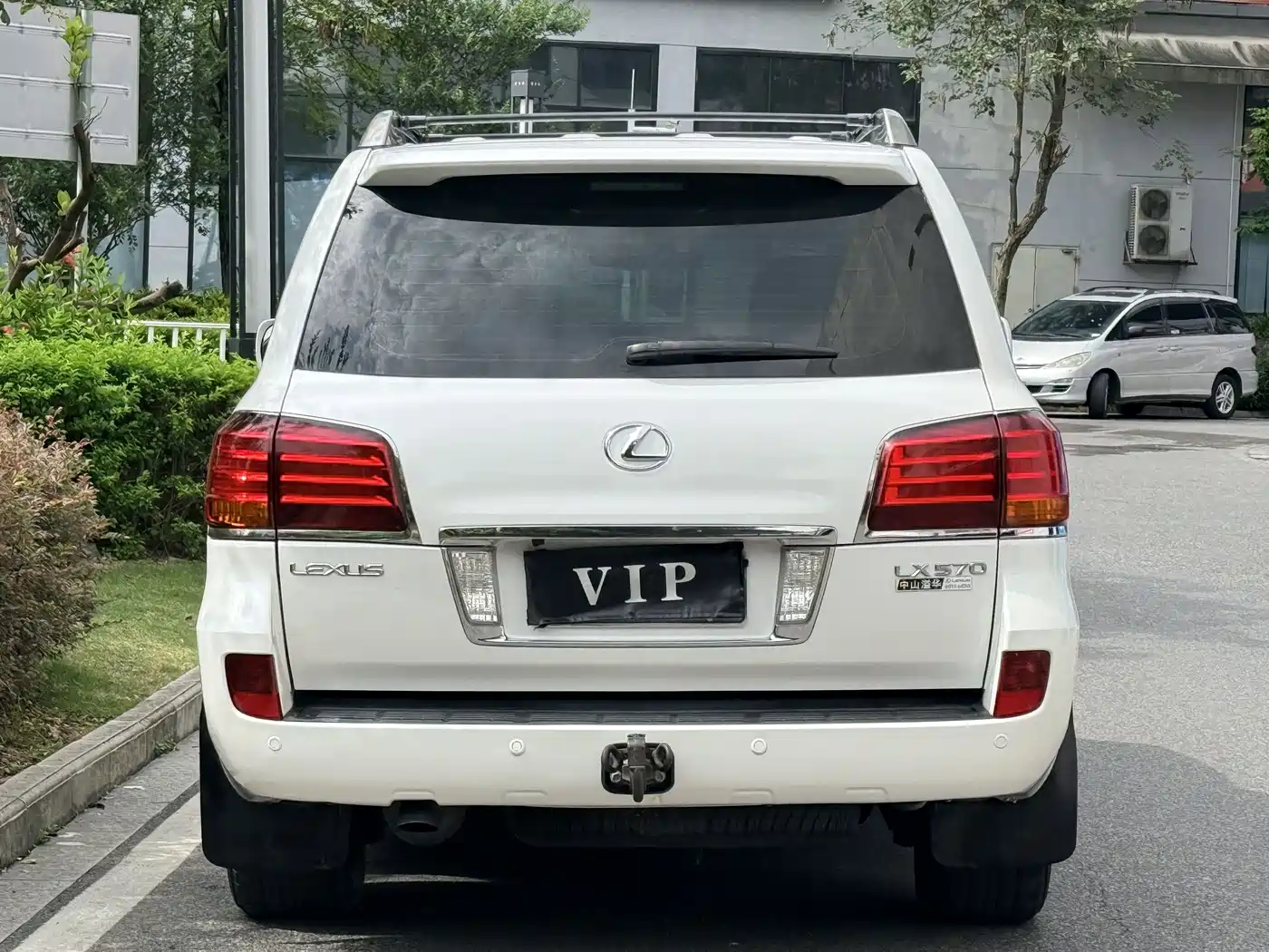 Фото 4 - Lexus LX