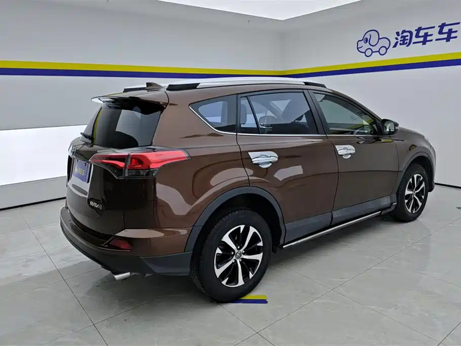 Toyota RAV4 Rongfang 2016 2.0L CVT 2WD Trend (China V) фото 3