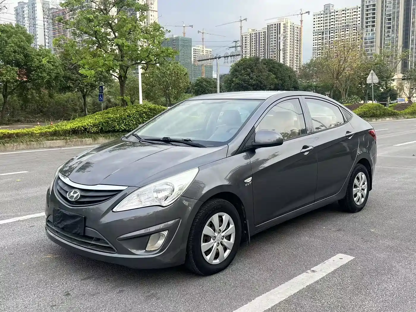 Hyundai Verna 2010 Sedan 1.4L Manual Standard GL