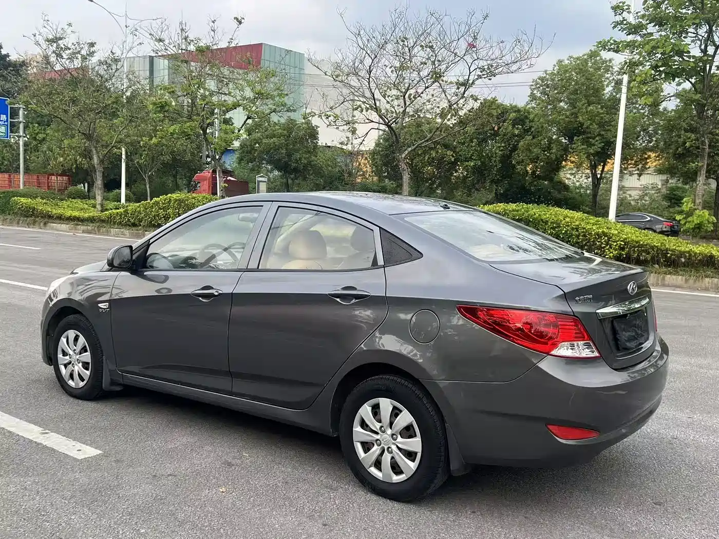 Hyundai Verna 2010 Sedan 1.4L Manual Standard GL фото 5