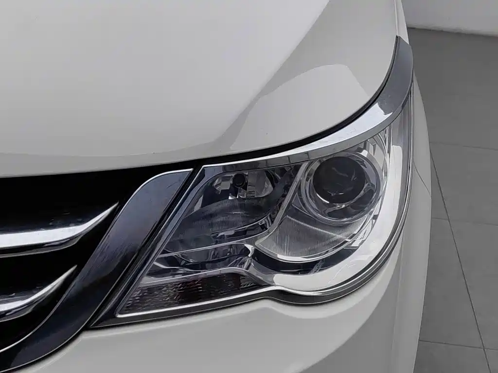 Фото 7 - Baojun 730