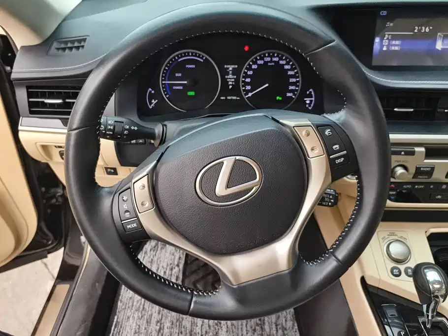 Фото 15 - Lexus ES