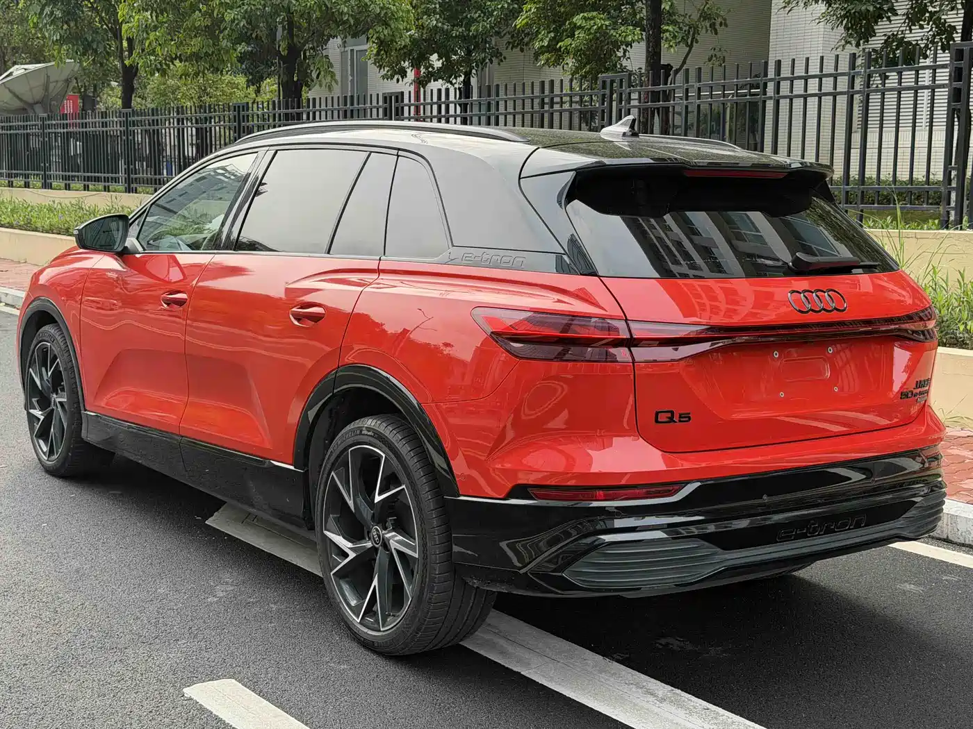 AUDI Q5 E TRON
