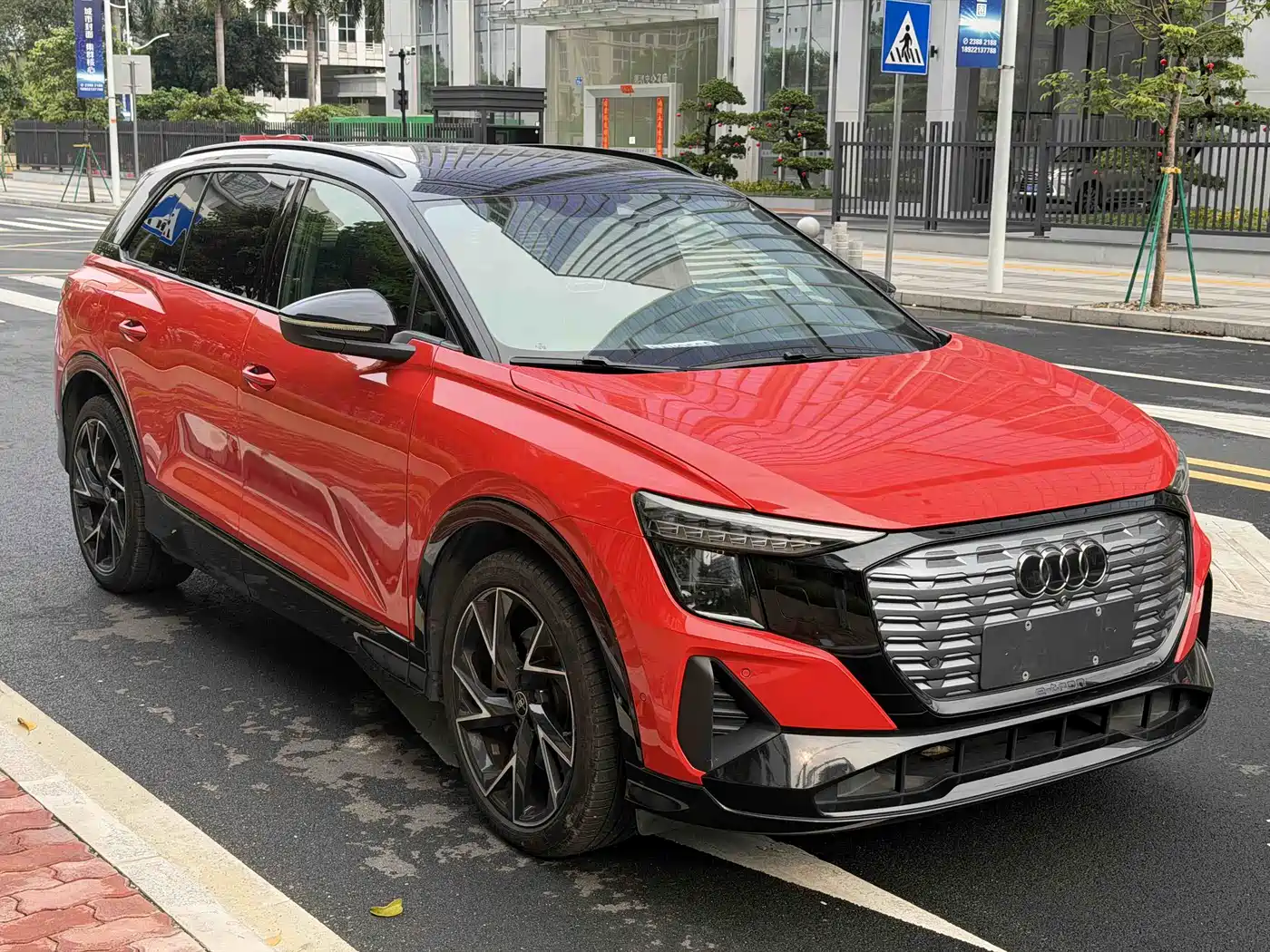AUDI Q5 E TRON