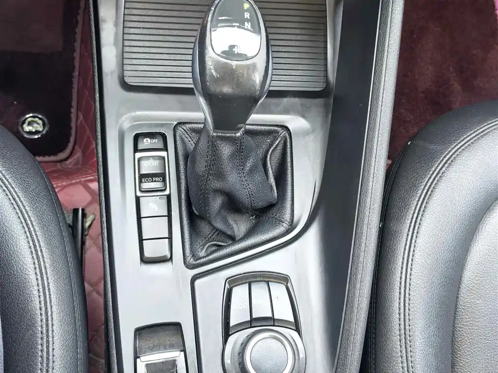 BMW X1 2016 sDrive18Li Premium Model фото 16