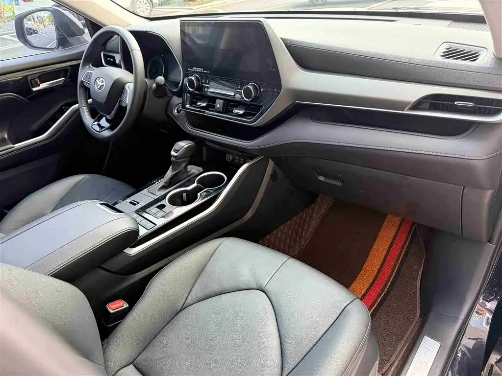 Toyota Highlander 2023 2.5L Smart Hybrid Dual Engine FWD Premium 7-Seater фото 30