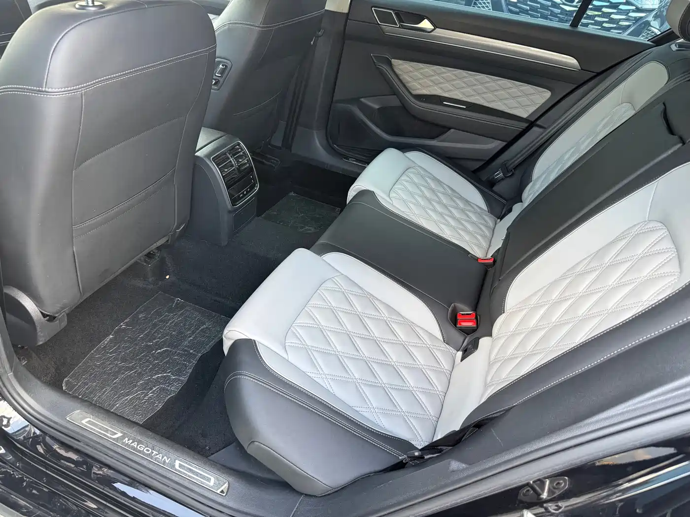 Volkswagen Magotan 2024 2023 2 Million Units Anniversary Edition 330TSI DSG Leading Type