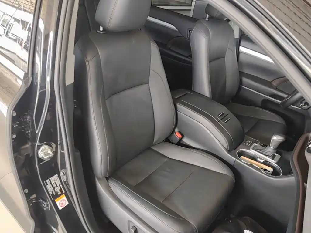 Фото 25 - Toyota Highlander