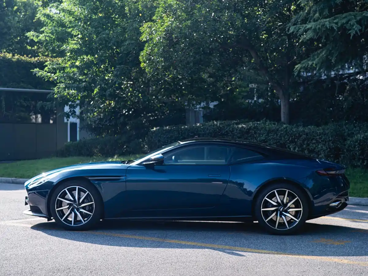 Aston Martin DB11 2022 2022 4.0T V8 Coupe