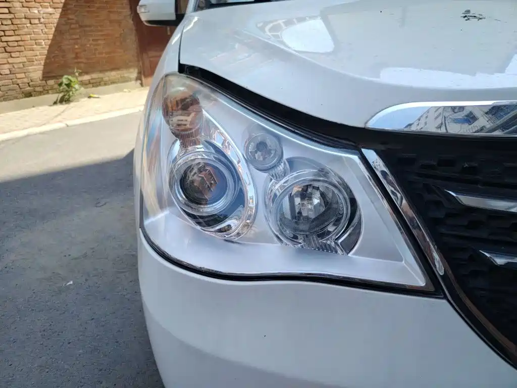 Dongfeng Aeolus Dongfeng Fengshen A60 2015 2014 1.6L Manual Luxury