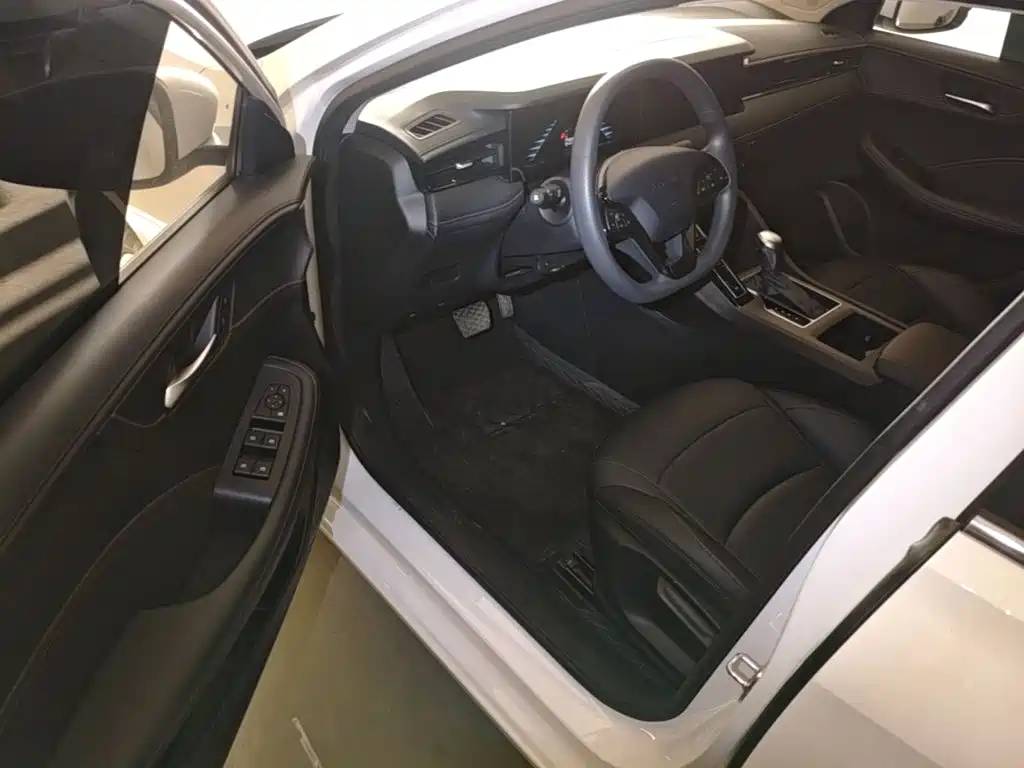 Photo 16 - Roewe i5