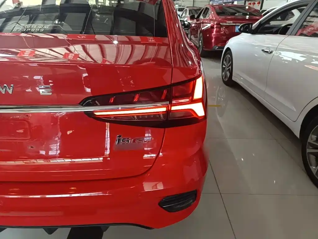 Фото 8 - Roewe i5