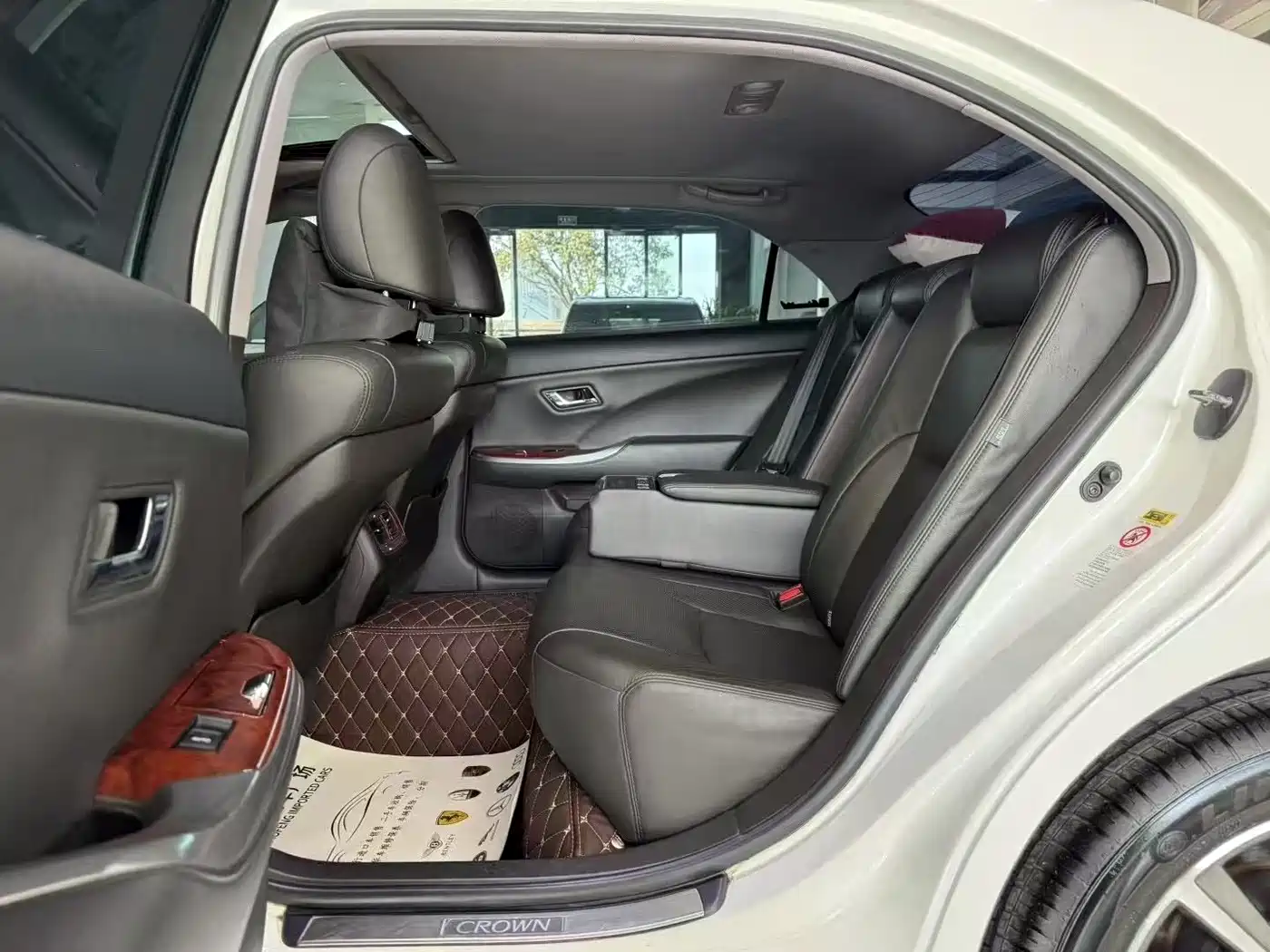 Toyota Crown 2012 2.5L Royal Leather Edition фото 6