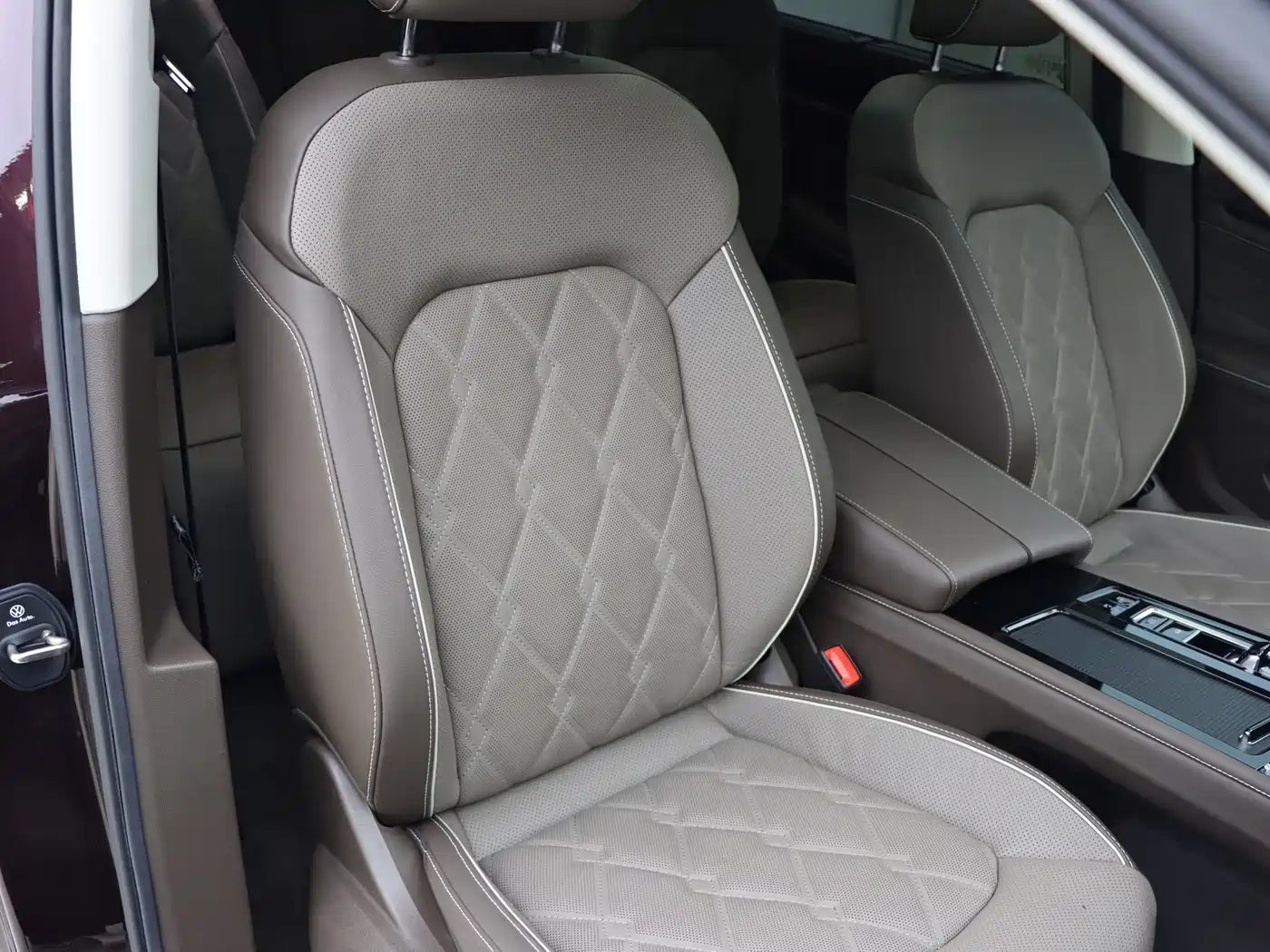 Volkswagen Viloran 2023 Facelift 380TSI Premium Edition фото 9