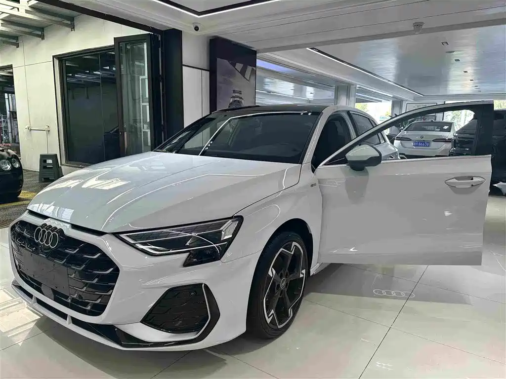 Audi A3 2026 2025 Facelift Sportback 35TFSI Flying Spur Premium