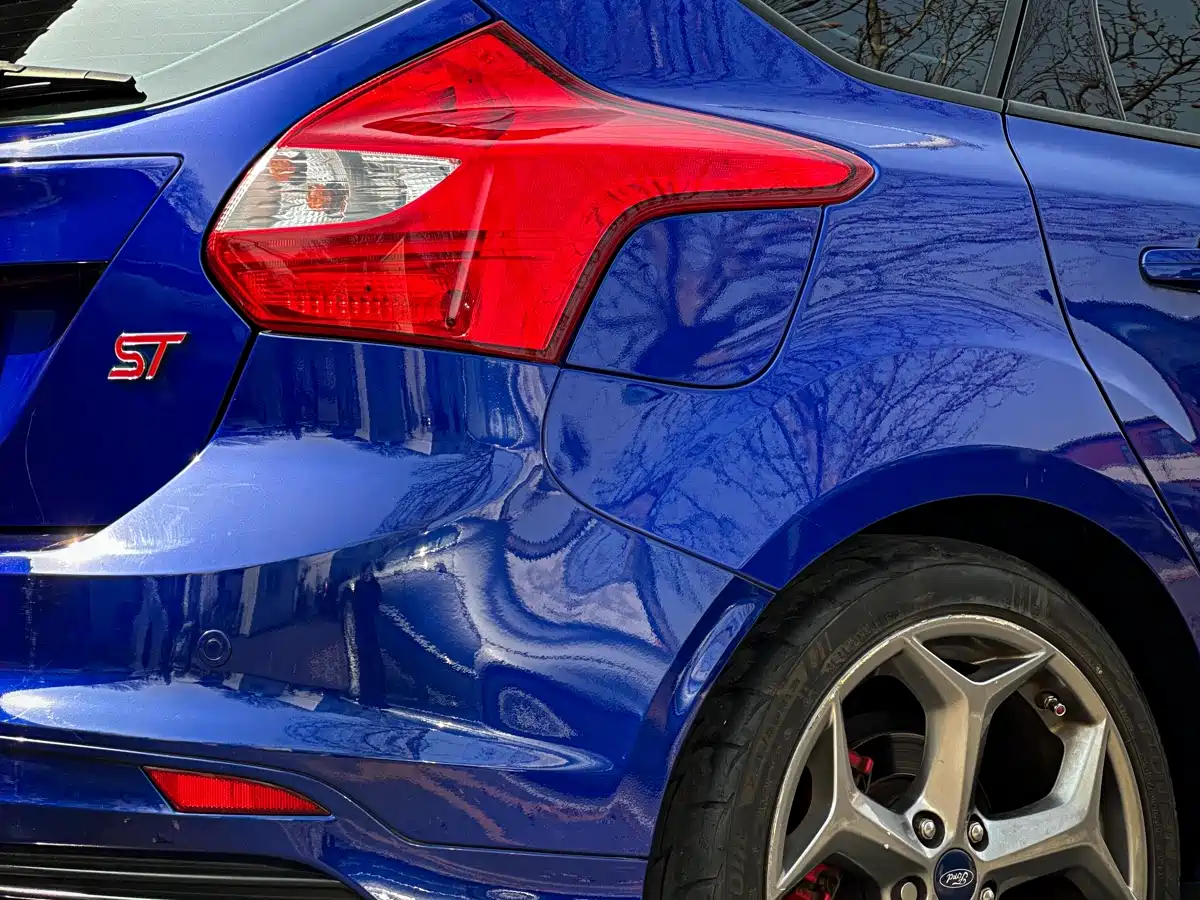 Ford Focus (Import) 2013 2.0T ST Standard Edition фото 20