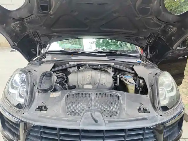 Porsche Macan 2016 Macan 2.0T — фото 3