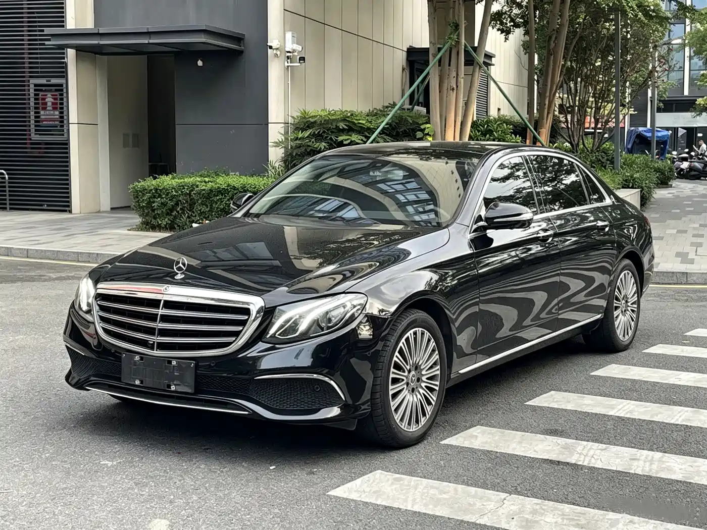 Mercedes-Benz E-Class 2020 E 300 L Fashion