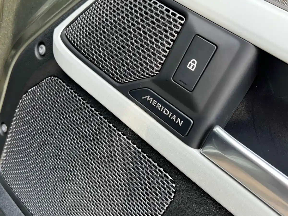 Land Rover Defender 2022 110 P400 X-DYNAMIC HSE фото 19
