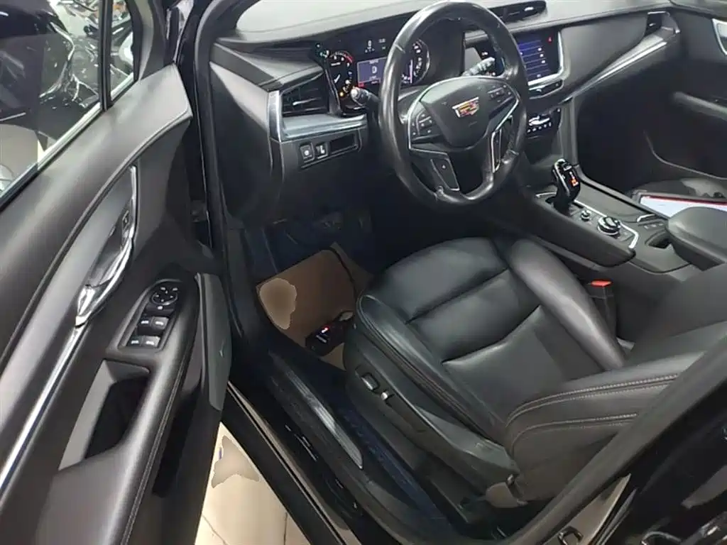 Photo 16 - Cadillac XT5