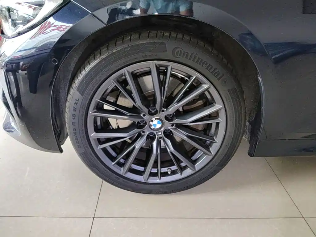 Photo 23 - BMW 3 Series