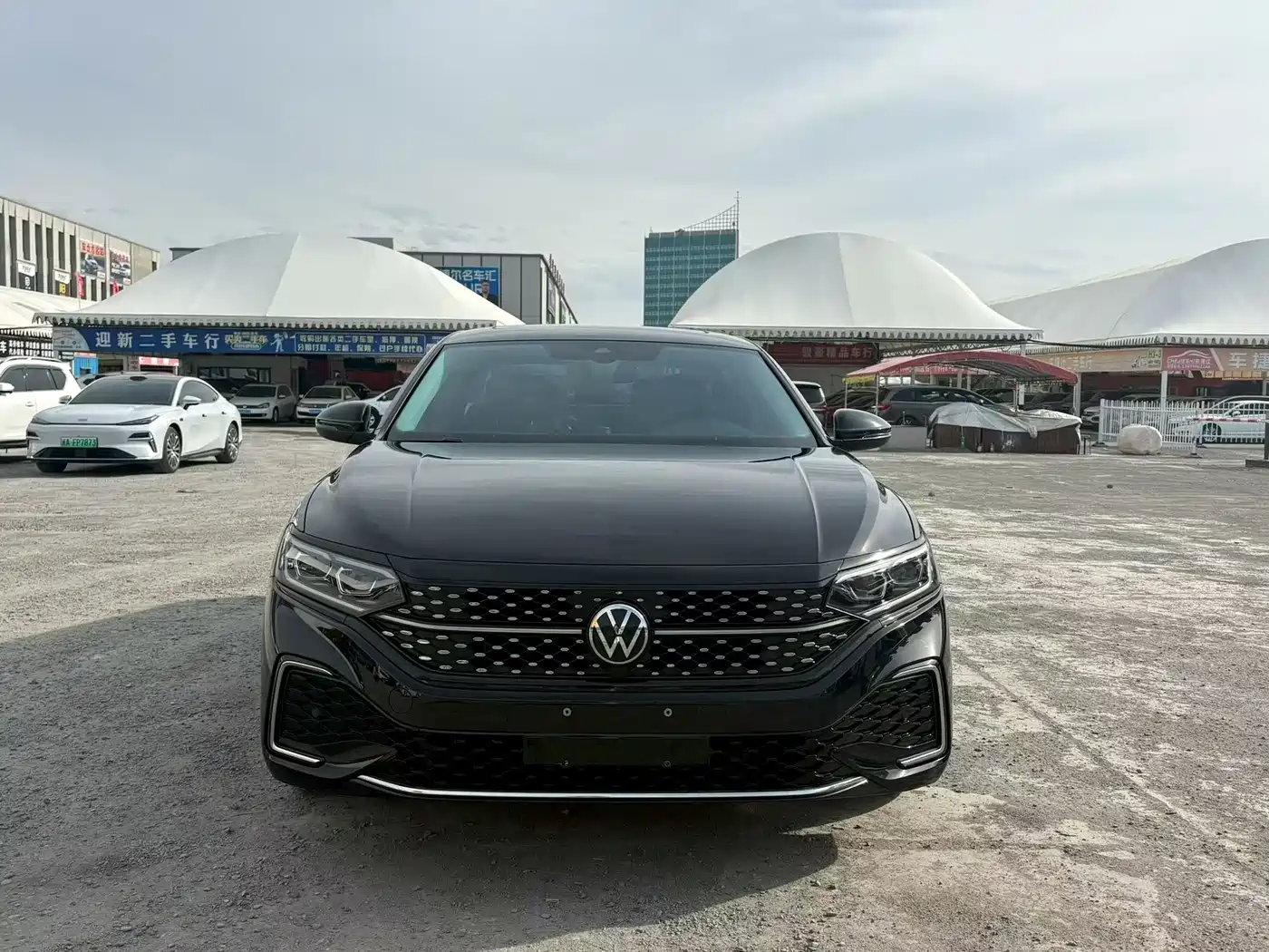 Volkswagen Passat 2023 330TSI Starlight Luxury Edition фото 2