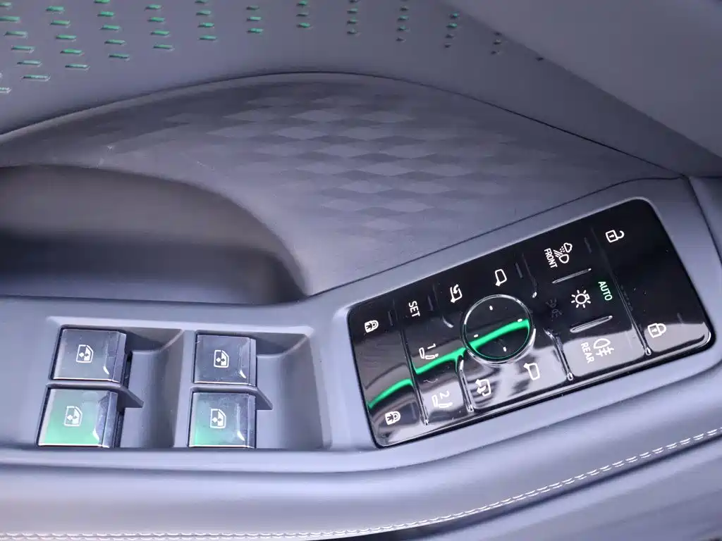 Фото 17 - Audi A6L