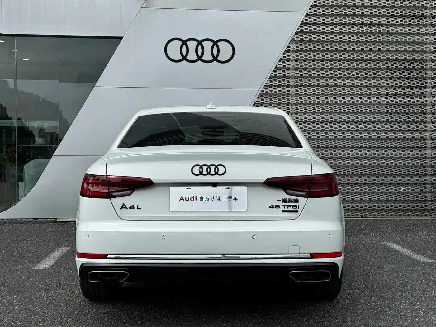 Фото 5 - Audi A4L