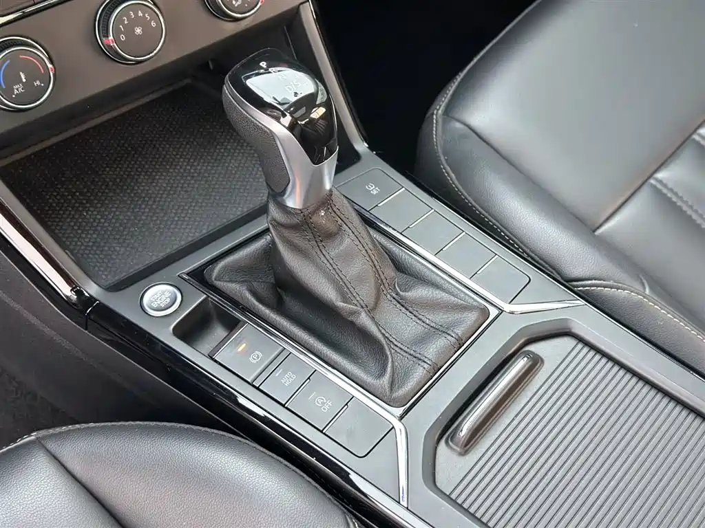 Volkswagen Passat 2019 Model 280TSI Business Edition China VI фото 19