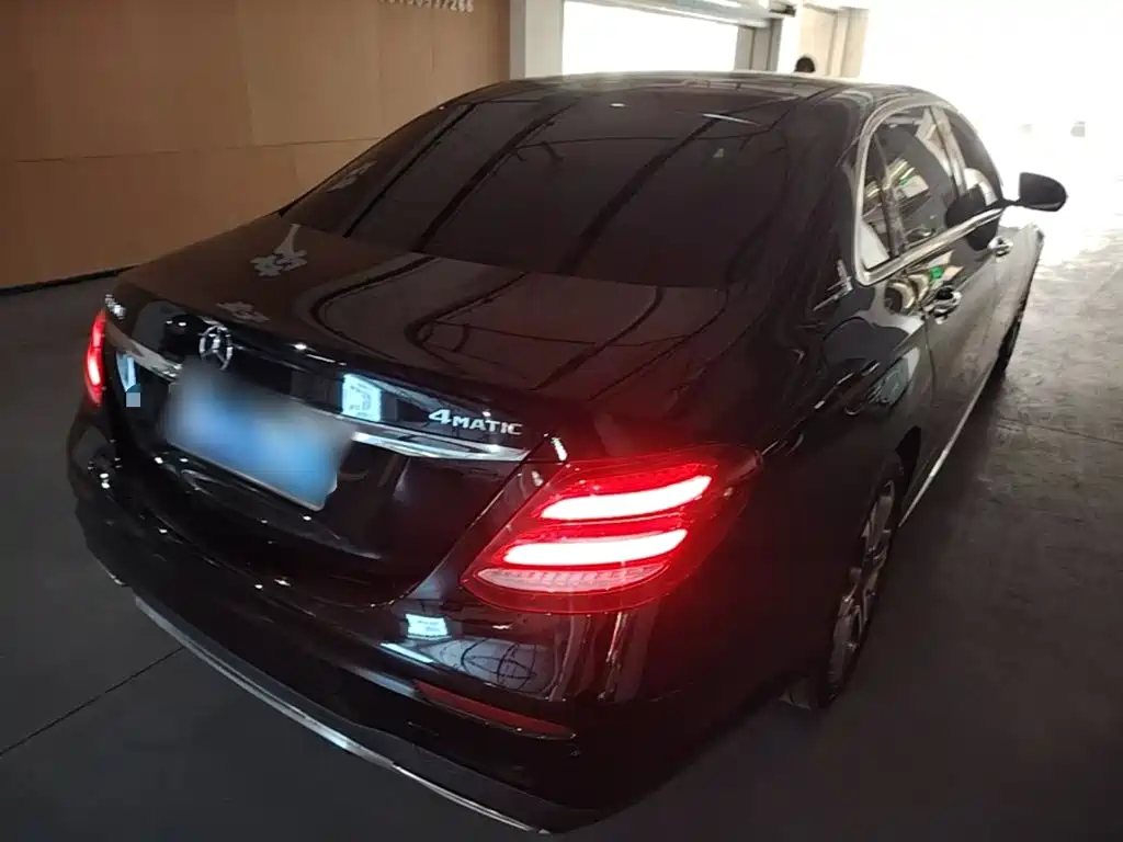 Photo 7 - Mercedes-Benz E-Class