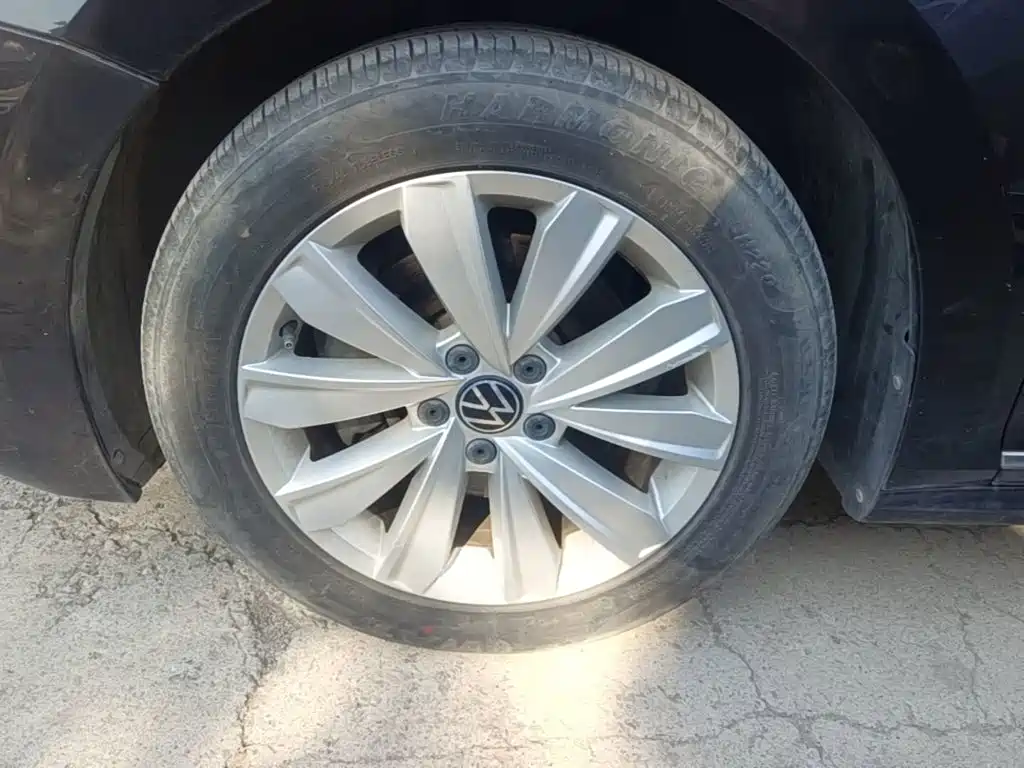 Photo 23 - Volkswagen Passat