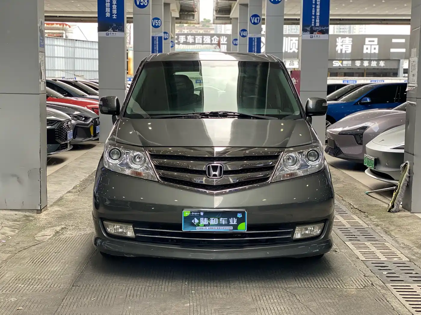 Фото 2 - Honda Elysion