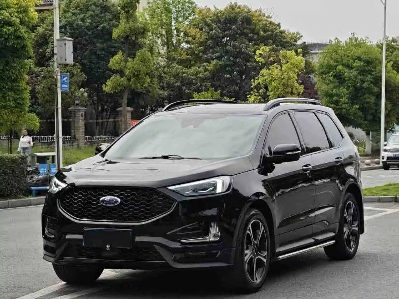 Фото 1 - Ford Edge