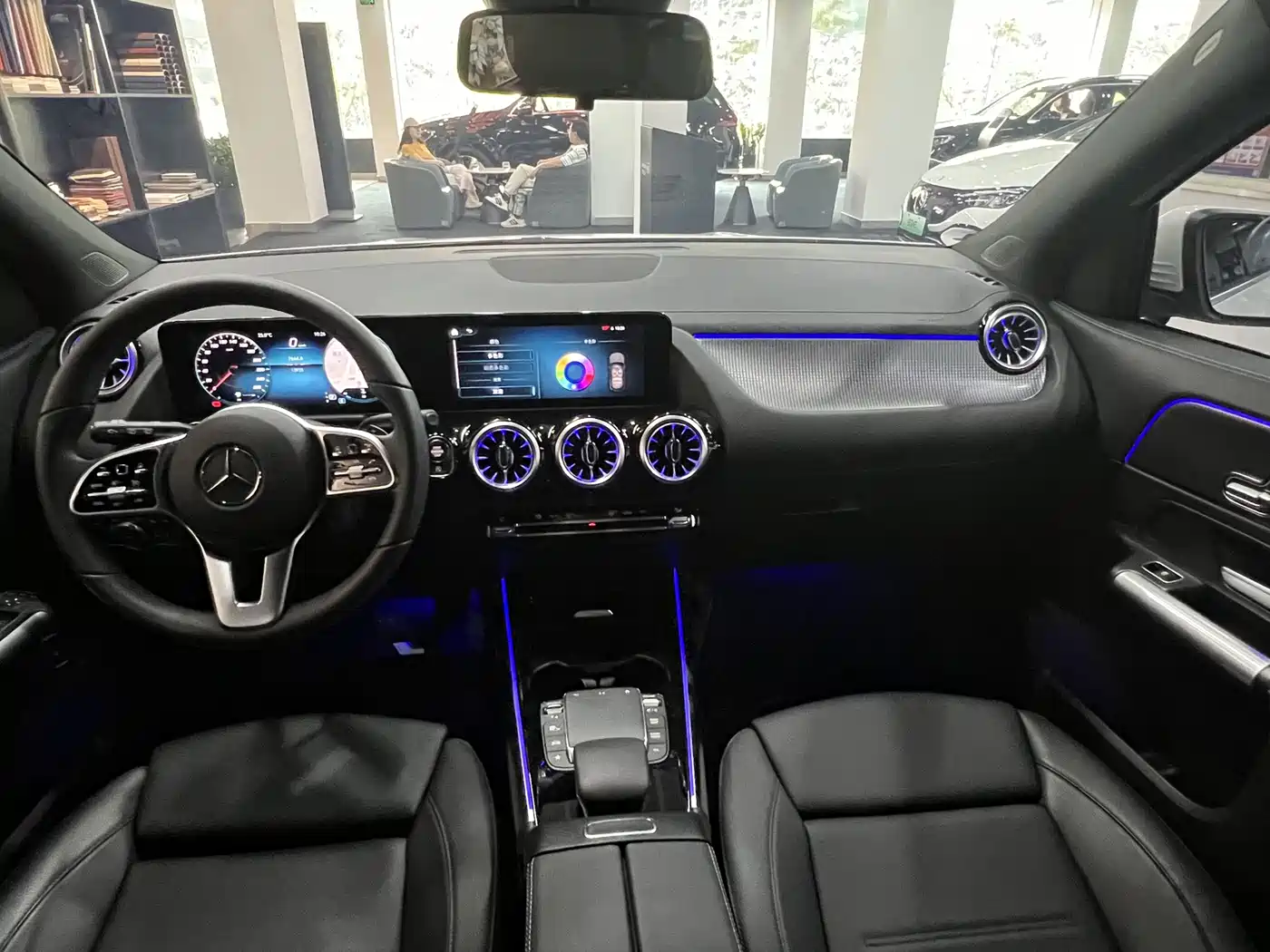 MERCEDES-BENZ GLA