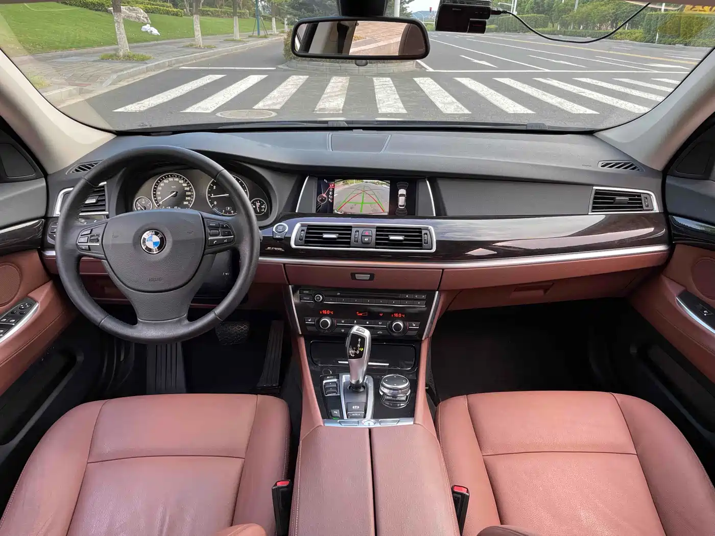 BMW 5 Series GT 2015 528i Leading фото 7