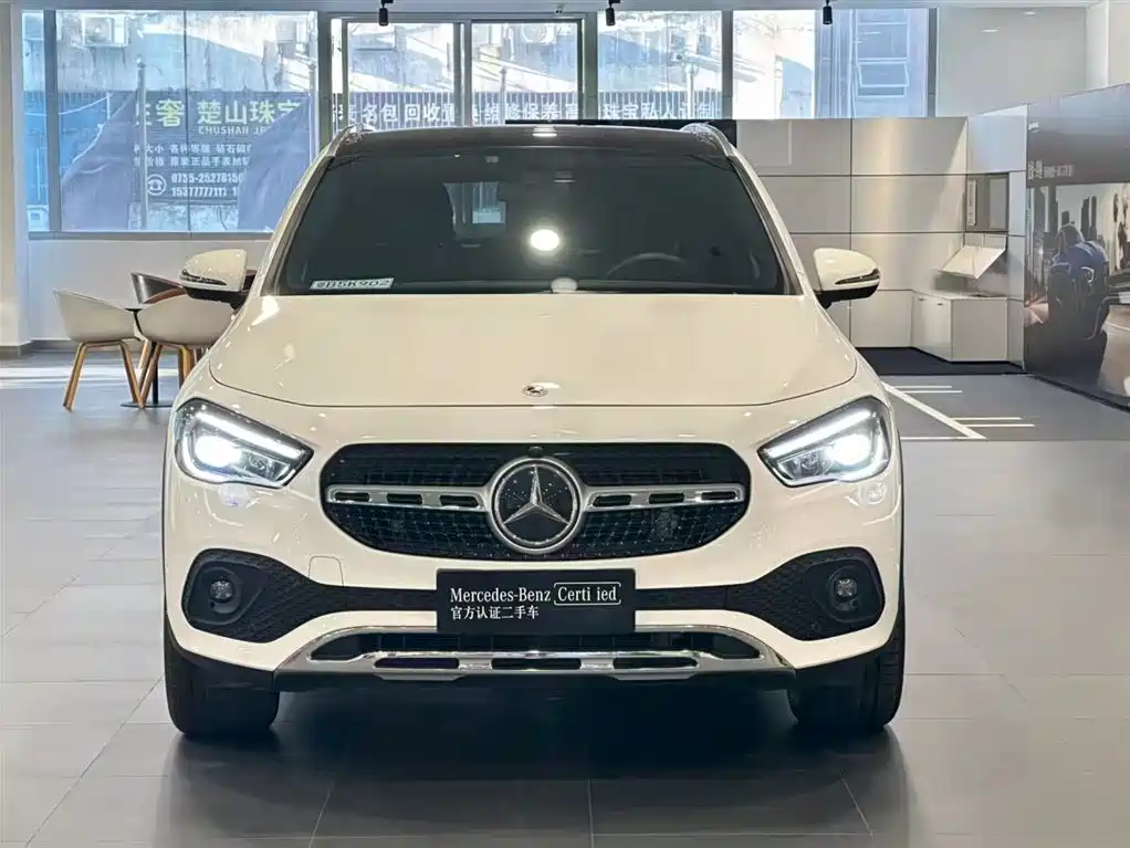MERCEDES-BENZ GLA