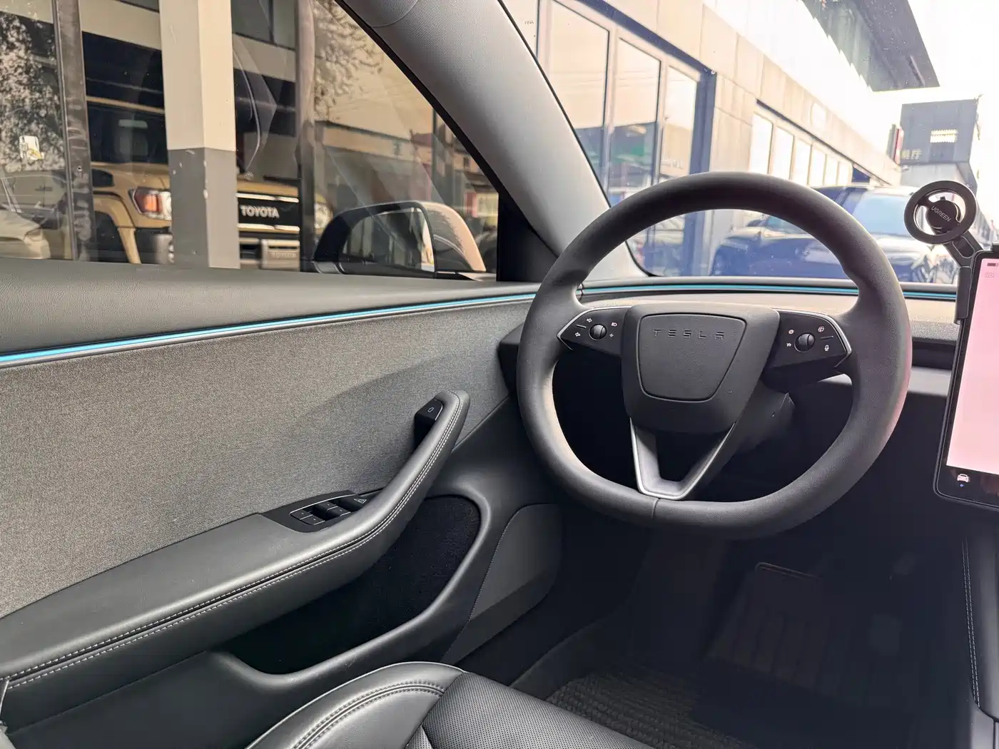 Фото 14 - Tesla Model 3