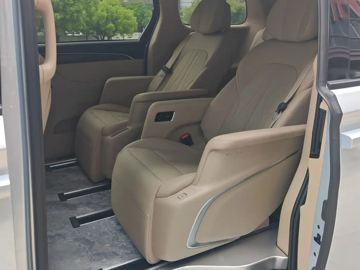 Buick GL8 New Energy 2025 Land Honor Premium Edition 7-Seater фото 9