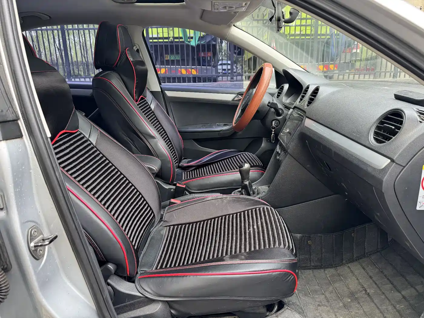 Volkswagen Jetta 2013 1.6L Manual Luxury фото 11
