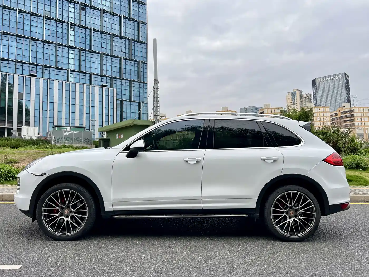 Porsche Cayenne 2011 Cayenne 3.0T фото 3