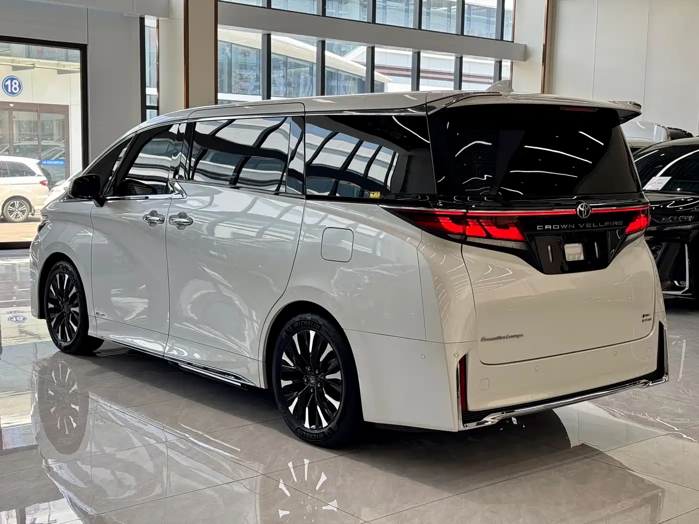Toyota Vellfire 2024 Crown Hybrid 2.5L Executive Premium Edition фото 16
